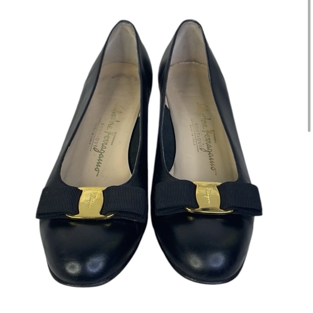 Salvatore Ferragamo Boutique Vara Pumps Black Leather Bow Shoes Sz 9 AA